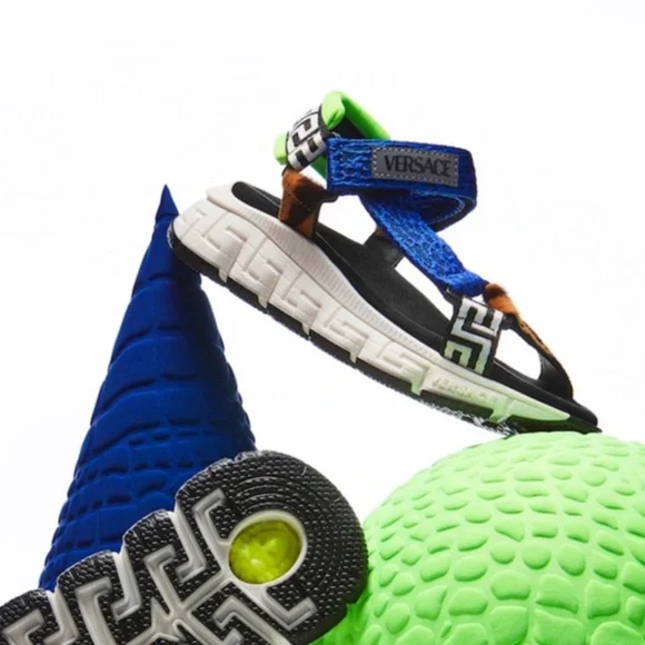 VERSACE UPCYCLE TRIGRECA KIDS SANDALS Sz US 2,5 - Picture 4 of 6